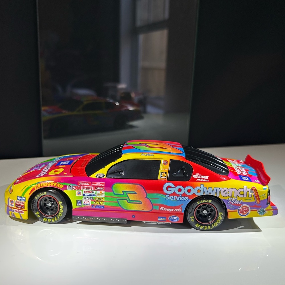 Dale Earnhardt Sr 1/24 Diecast 2000 GM Goodwrench Action #3 Peter Max NASCAR